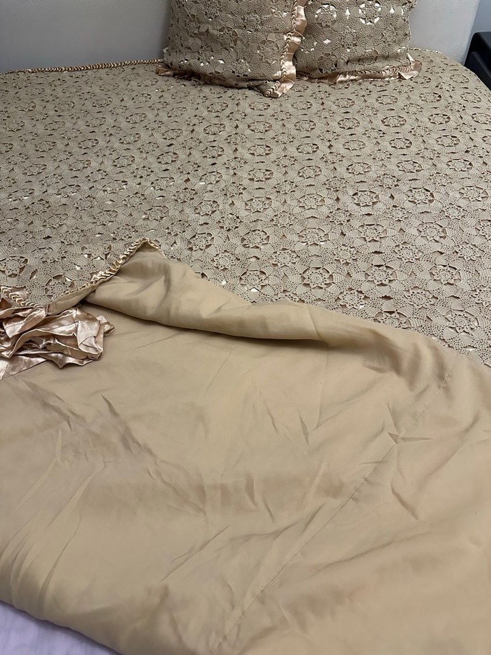 Dantel Saten Parlak Bej Yatak Örtüsü - Görsel 5