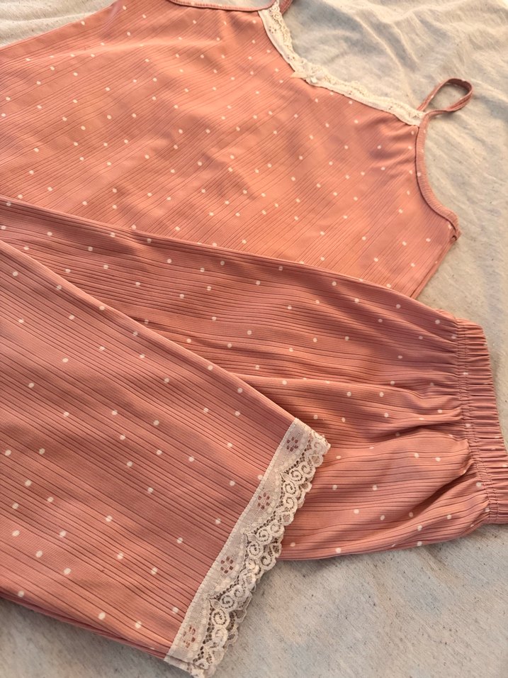 Pembe Puantiyeli İnce Askılı Pijama Takımı - Görsel 2