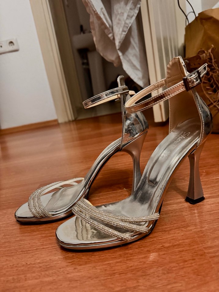 Altın Renkli Metal Topuklu Kadın Abiye Ayakkabı - Görsel 2