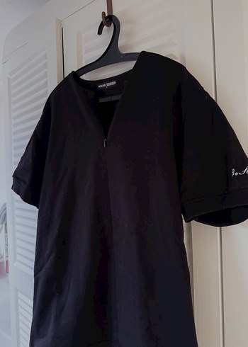 Siyah V Yaka Tişört - Görsel 2