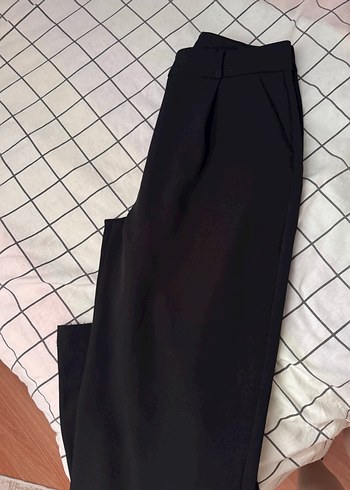 Siyah Kadın Kumaş Bol Paça Pantolon - Görsel 2