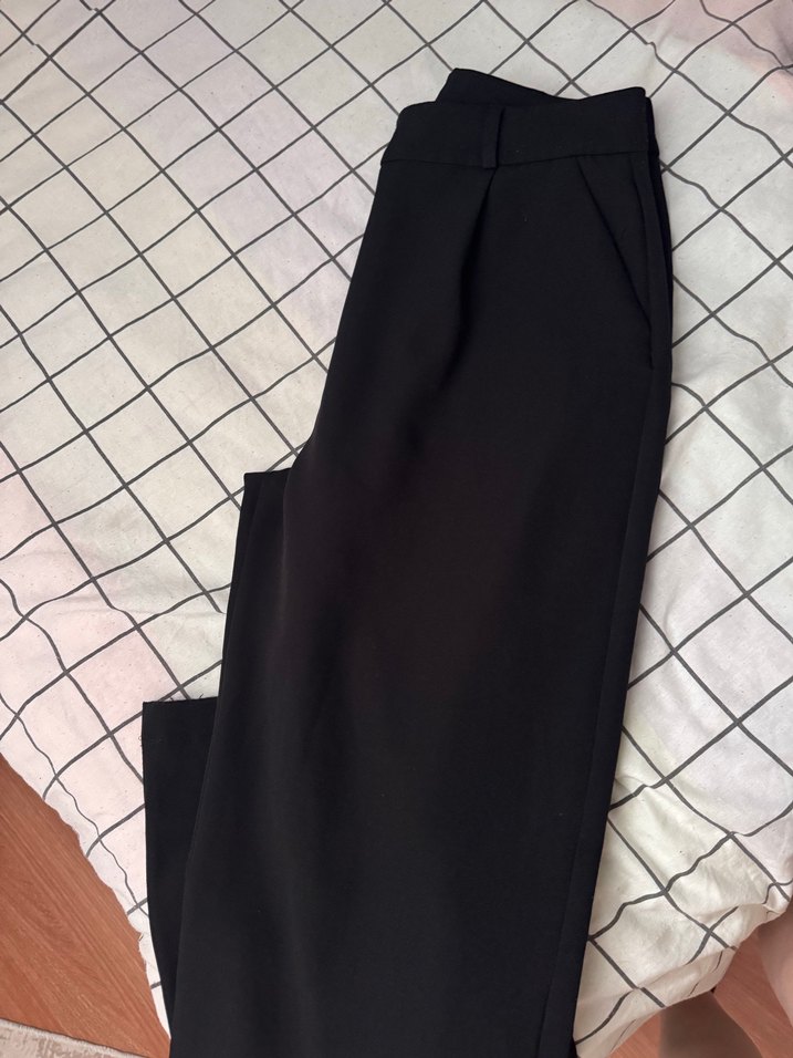 Siyah Kadın Kumaş Bol Paça Pantolon - Görsel 2