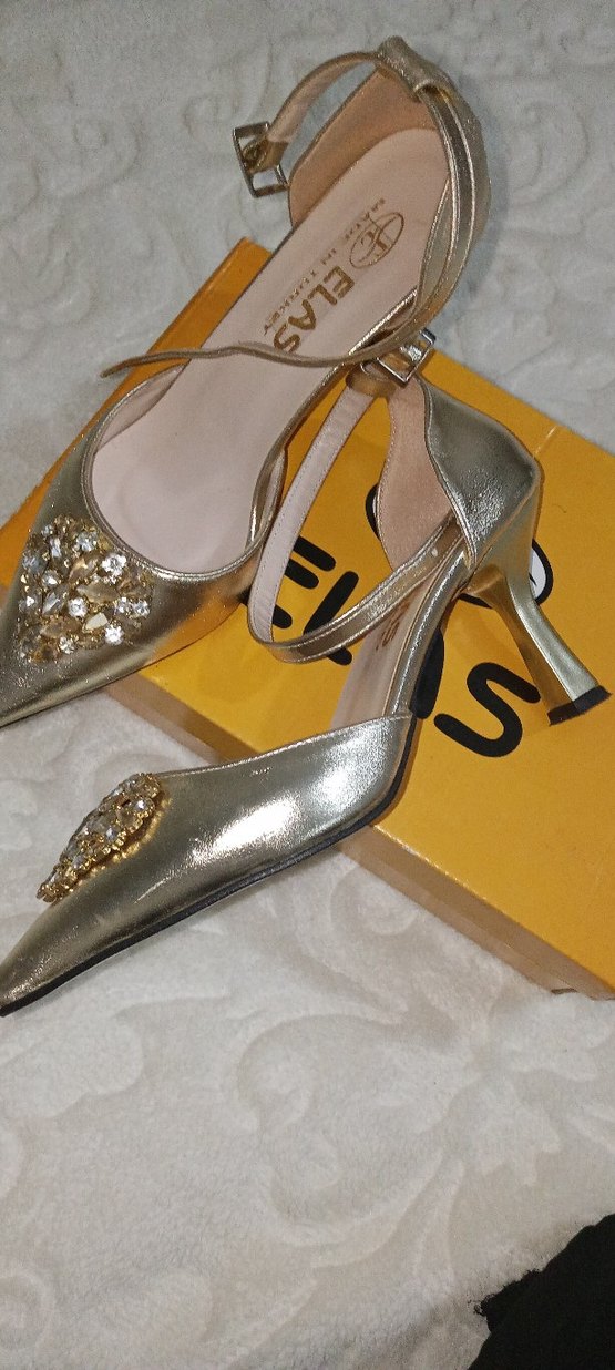 Kadın Altın Renkli Tokalı Topuklu Ayakkabı - Görsel 2