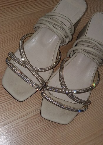 Bej Süet Stiletto Topuklu Kadın Ayakkabı - Görsel 2