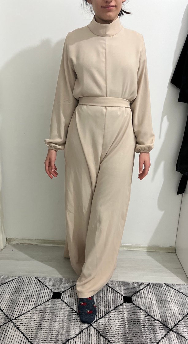 Bej Yüksek Yakalı Salaş Kumaş Tulum - Görsel 2