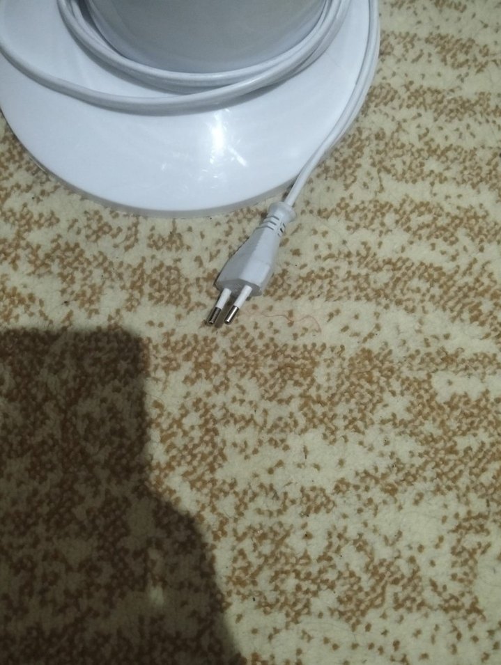 Beyaz ve Gri Ayaklı Vantilatör - Görsel 2