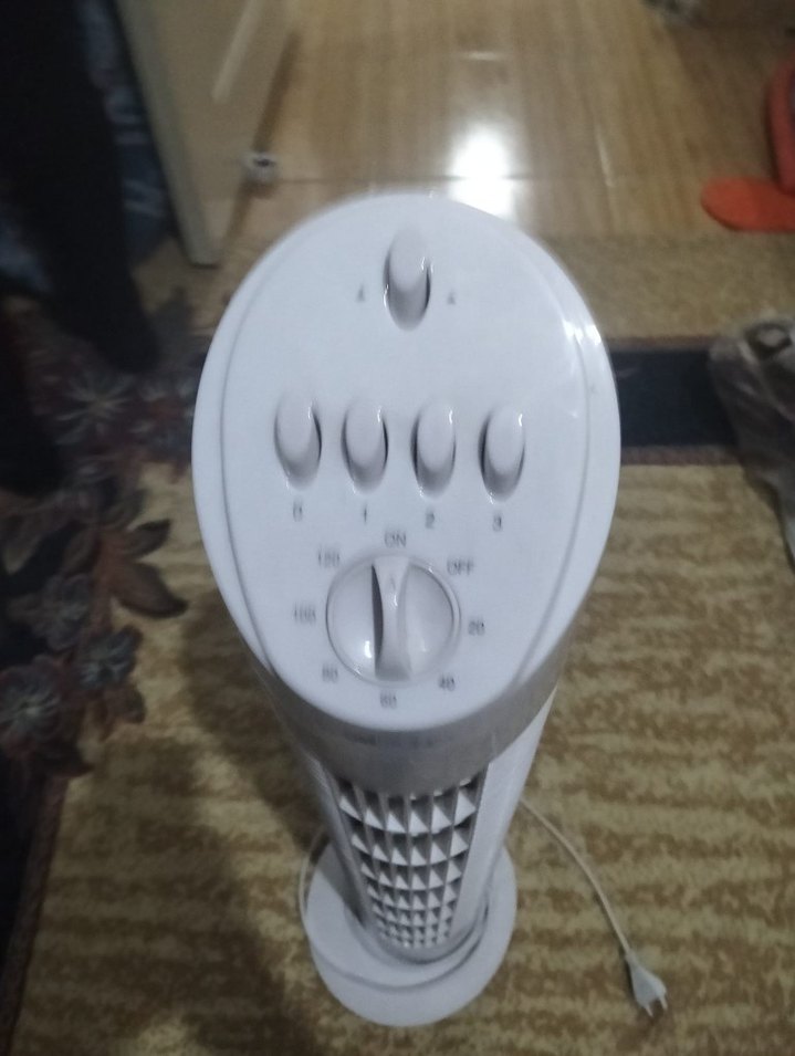 Beyaz ve Gri Ayaklı Vantilatör - Görsel 3