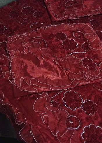Bordo İşlemeli Yatak Örtüsü - Görsel 2