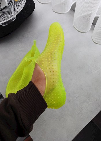 Şeffaf Sarı Erkek Su Ayakkabısı 34 yazıyor ama 33 numaraya uygun - Görsel 2