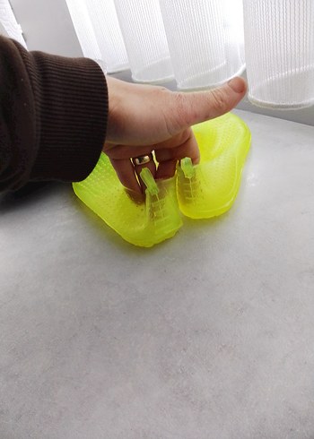 Şeffaf Sarı Erkek Su Ayakkabısı 34 yazıyor ama 33 numaraya uygun - Görsel 4