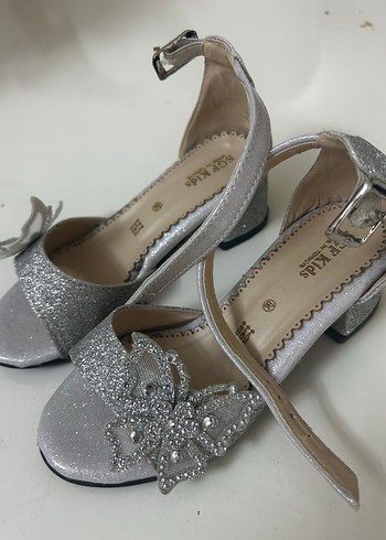 Kelebek Detaylı Kız Çocuk Gri Özel Ayakkabı - Görsel 2