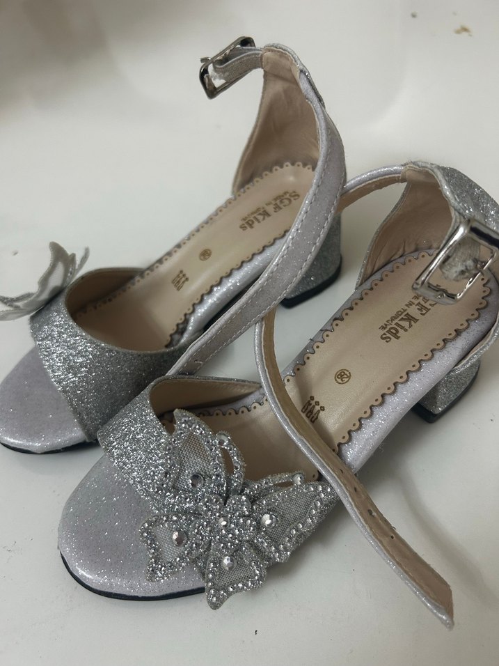 Kelebek Detaylı Kız Çocuk Gri Özel Ayakkabı - Görsel 2