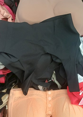 Düğmeli Siyah Goth Sporcu Sütyeni - Görsel 2