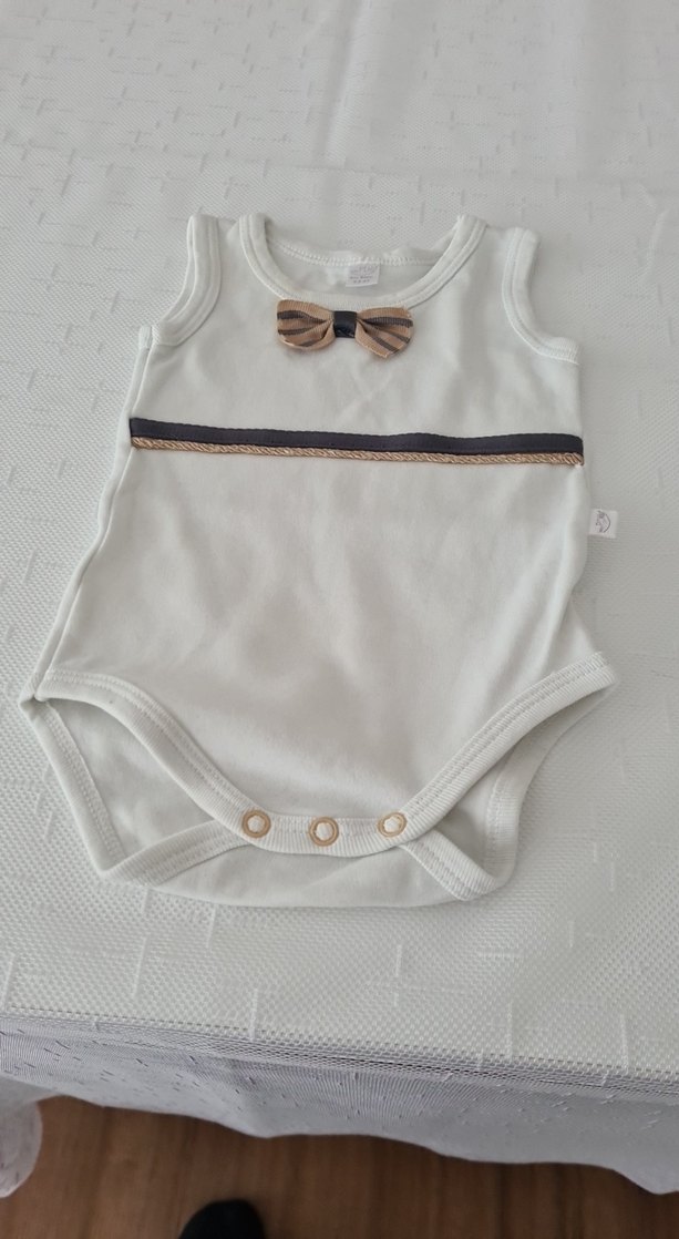 Fiyonklu Beyaz Kolsuz Bebek Body - Görsel 3