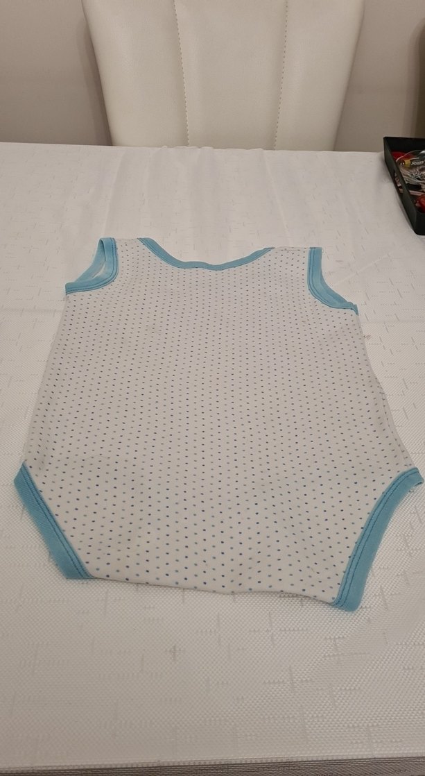 Mavi Kenarlı Beyaz Askılı Bebek Body - Görsel 4