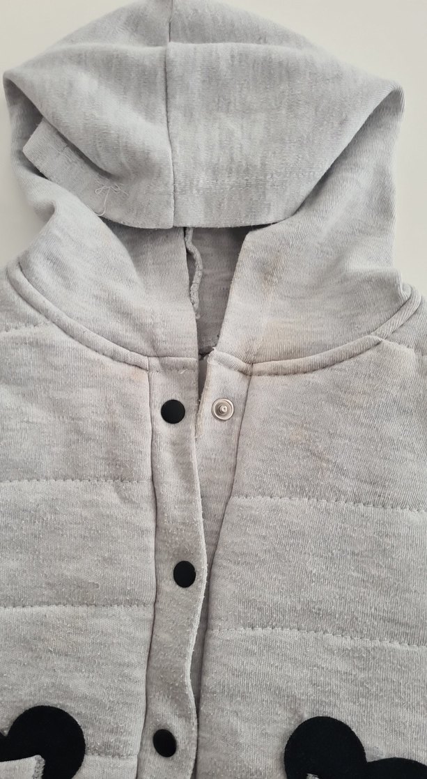 Erkek Çocuk Gri Düğmeli Kapüşonlu Yelek - Görsel 3