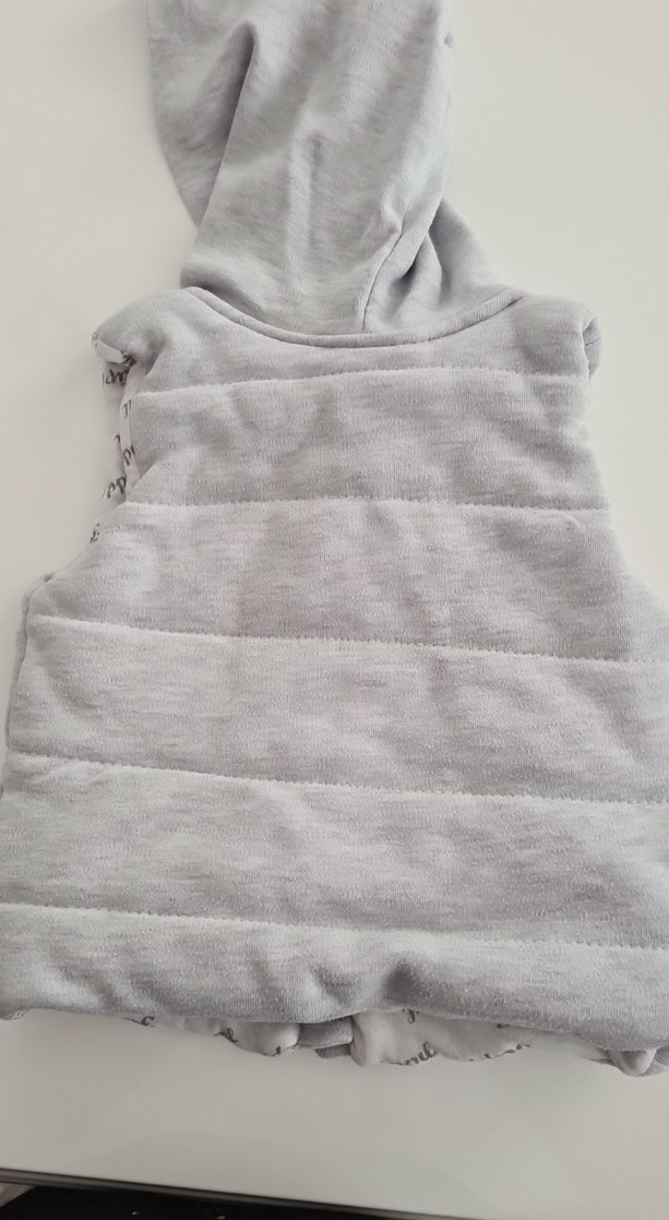 Erkek Çocuk Gri Düğmeli Kapüşonlu Yelek - Görsel 4