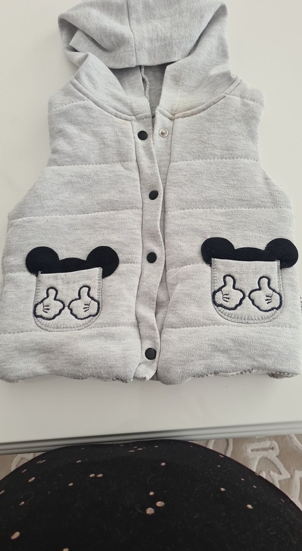 Erkek Çocuk Gri Düğmeli Kapüşonlu Yelek - Görsel 2