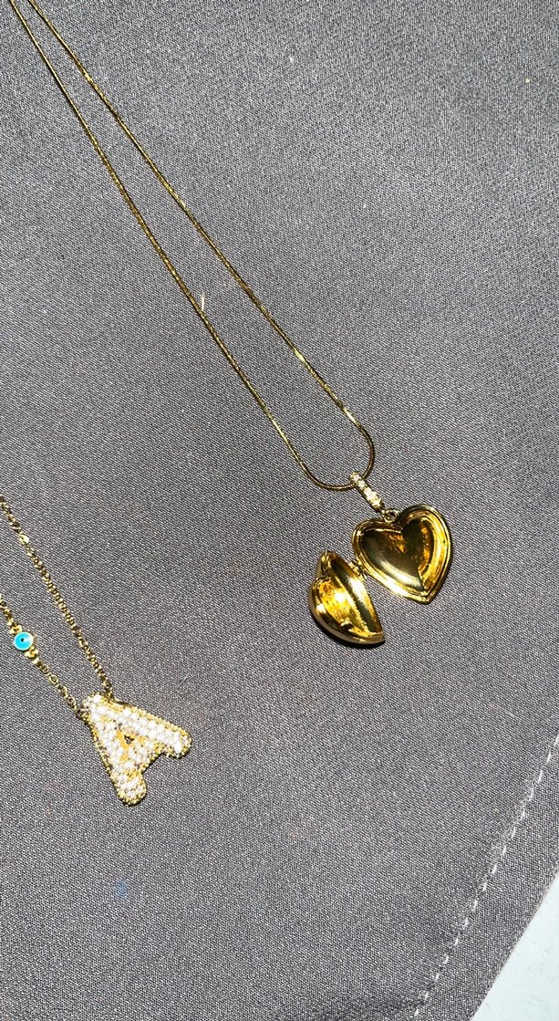 Altın Renkli  harf ve acilabilir resimli kolye - Görsel 3