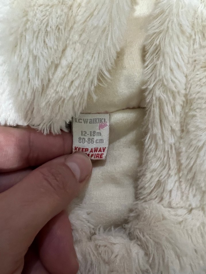 Kız Çocuk Beyaz Kapüşonlu Kürklü Yelek - Görsel 3