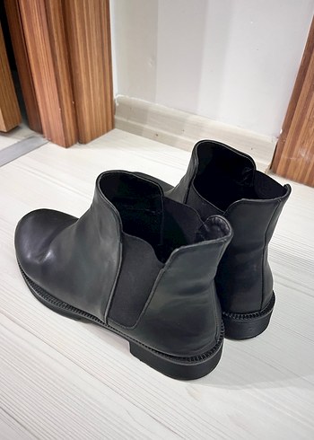 Siyah Deri Kadın bot - Görsel 3