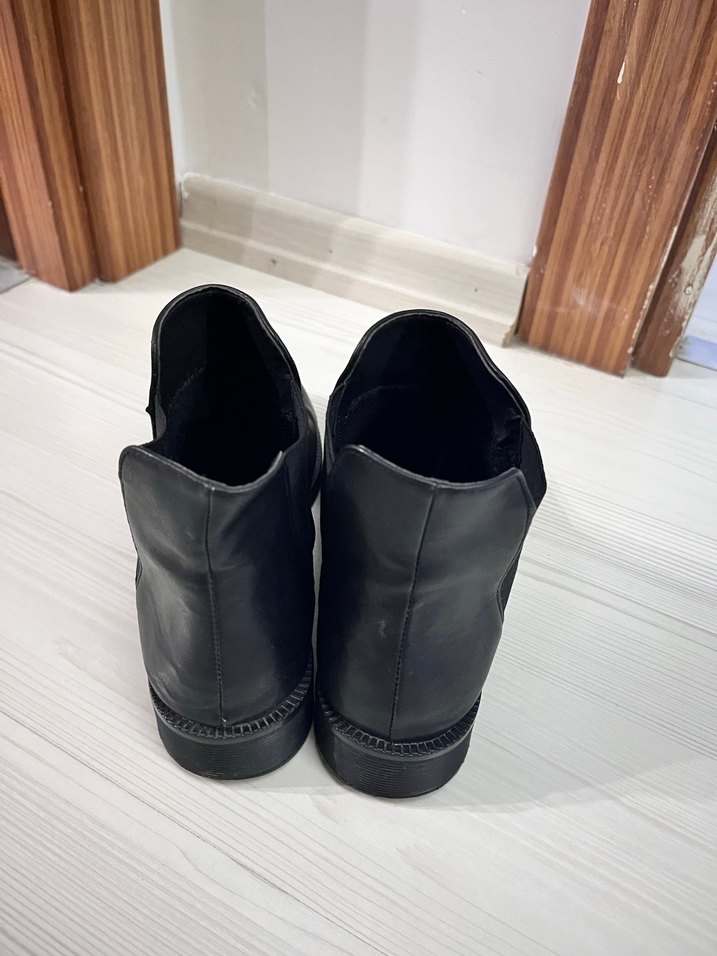 Siyah Deri Kadın bot - Görsel 4