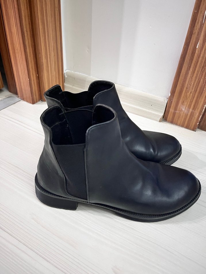 Siyah Deri Kadın bot - Görsel 2