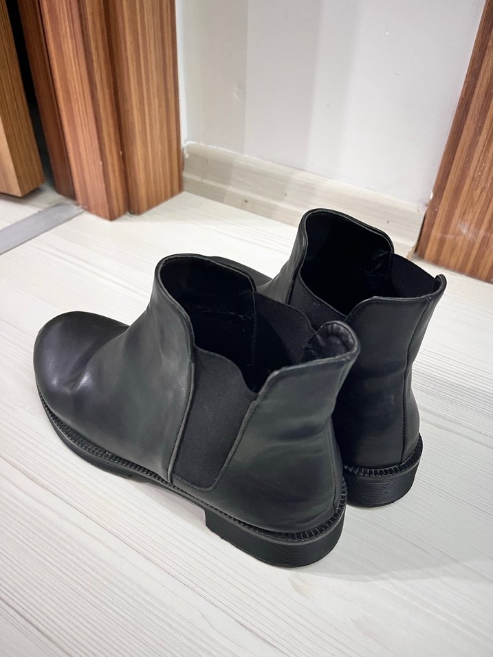 Siyah Deri Kadın bot - Görsel 3