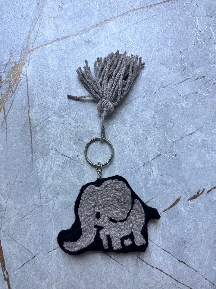 Püsküllü hayvan desenli - Görsel 3