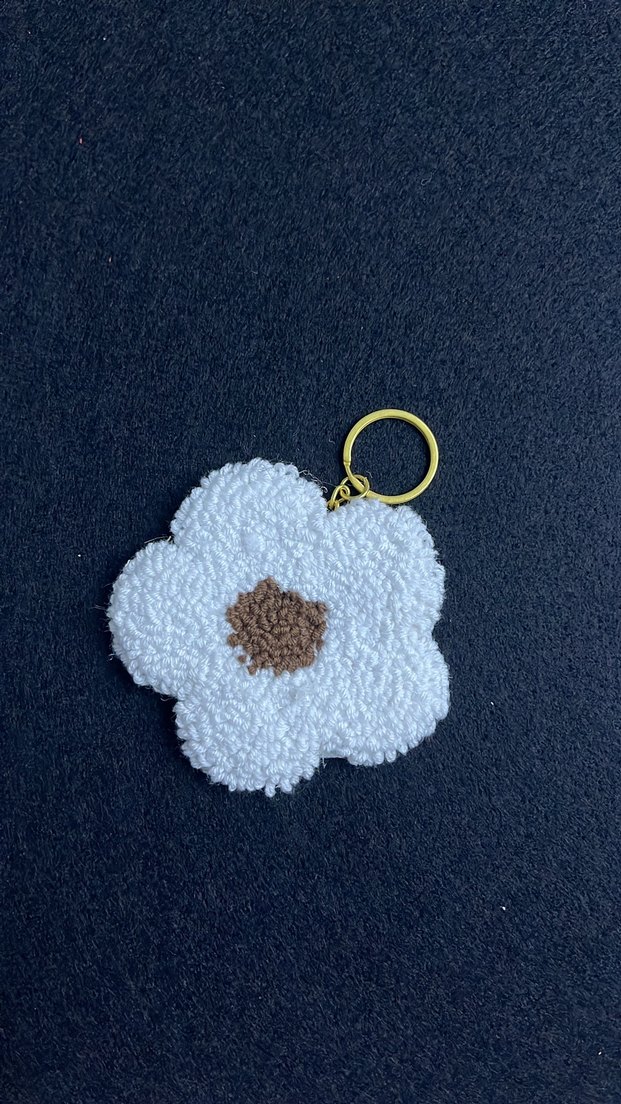 Püsküllü Beyaz Çiçekli Bohem Anahtarlık - Görsel 2