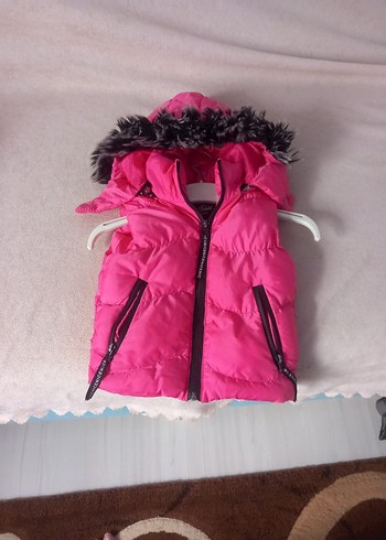 Kız Çocuk Kapüşonlu Pembe Kürklü Yelek - Görsel 3