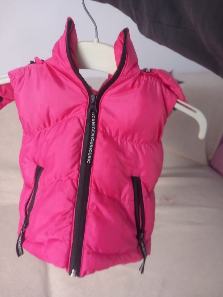 Kız Çocuk Kapüşonlu Pembe Kürklü Yelek - Görsel 2