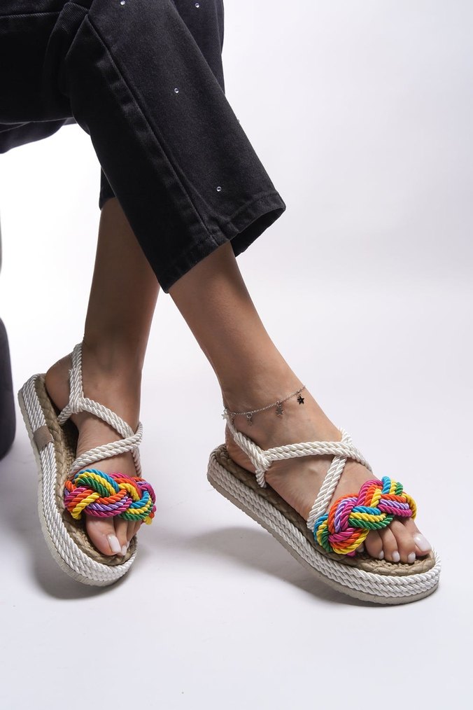 Dantel Detaylı Beyaz Kadın Dolgu Topuk Sandalet - Görsel 4