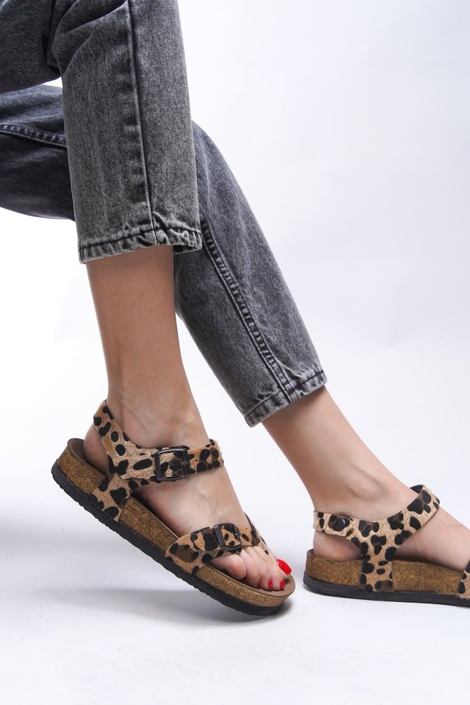 Kahverengi Zebra Desenli Tokalı Kadın Terlik - Görsel 4