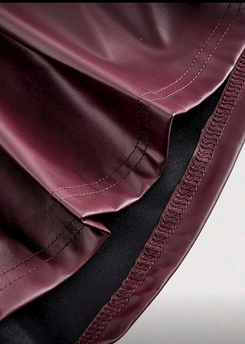 Bordo Pilili Deri Mini Şort - Görsel 3