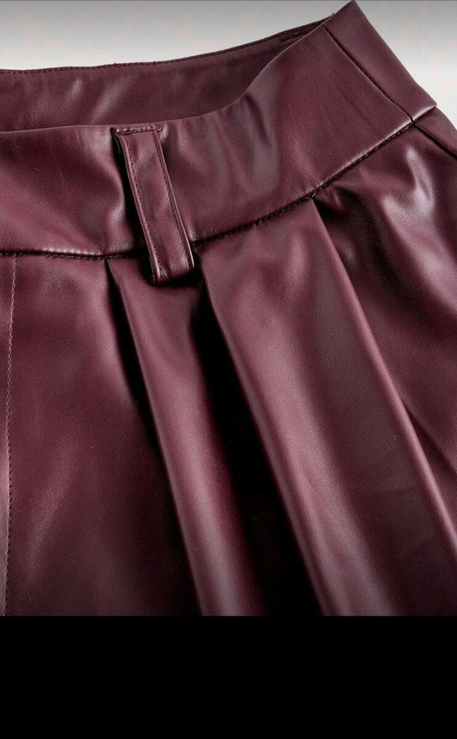 Bordo Pilili Deri Mini Şort - Görsel 4