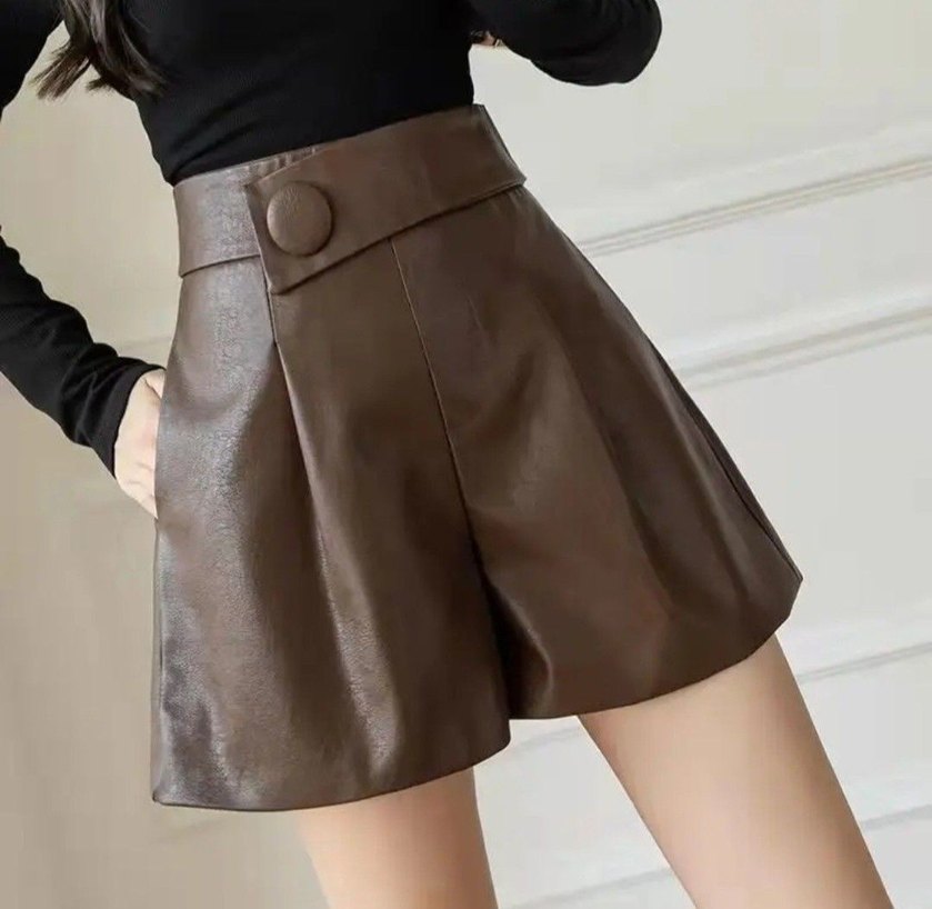 Düğmeli Kahverengi Deri Kadın Şort - Görsel 2