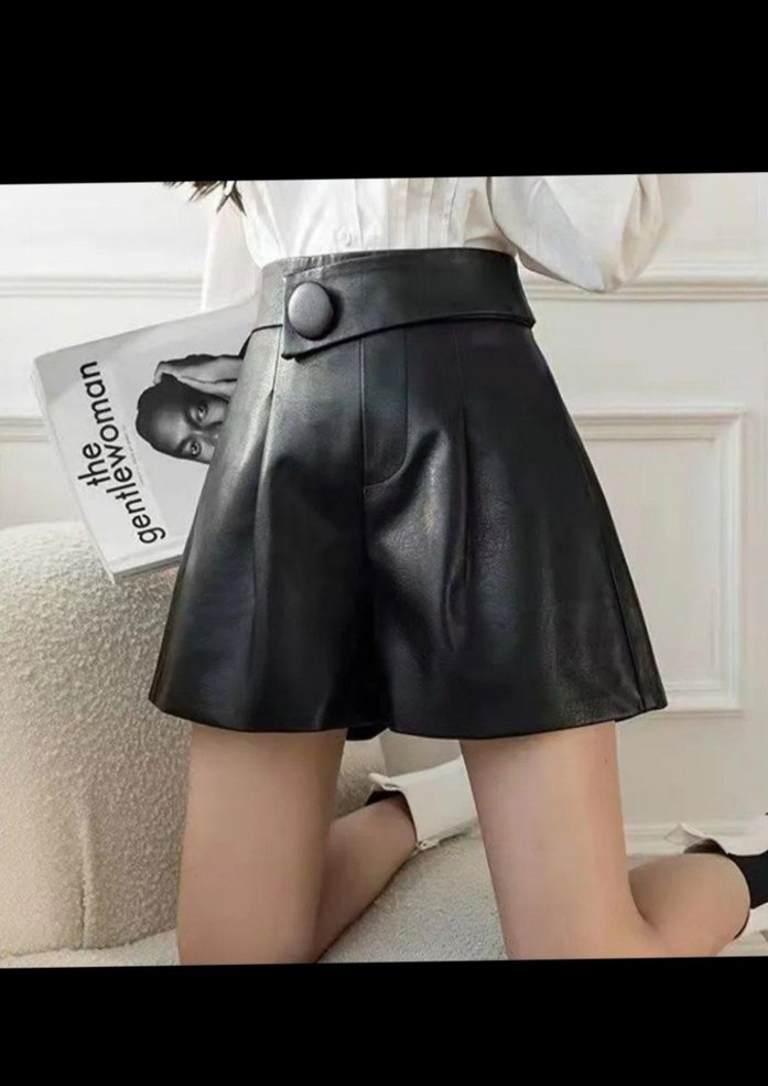 Düğmeli Siyah Deri Mini Şort - Görsel 2