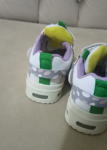 Kız Çocuk Beyaz Renkli Cırt Cırtlı Spor Ayakkabı - Görsel 3