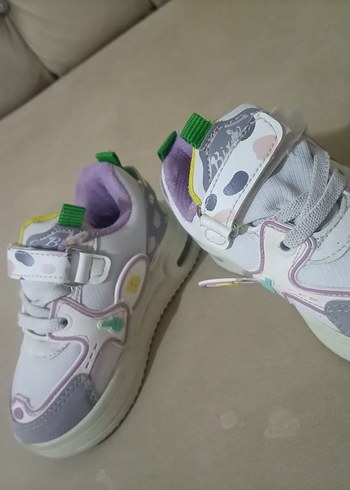 Kız Çocuk Beyaz Renkli Cırt Cırtlı Spor Ayakkabı - Görsel 4