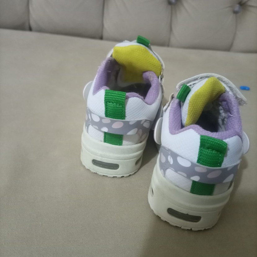 Kız Çocuk Beyaz Renkli Cırt Cırtlı Spor Ayakkabı - Görsel 3