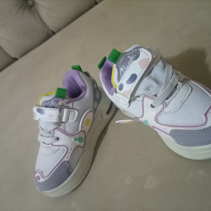 Kız Çocuk Beyaz Renkli Cırt Cırtlı Spor Ayakkabı - Görsel 4