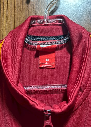 Kırmızı Fermuarlı Kadın Spor Ceketi - Görsel 2