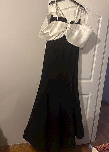 Beyaz Siyah Uzun Drapeli Straplez Abiye Elbise - Görsel 8