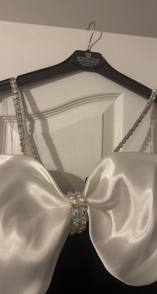 Beyaz Siyah Uzun Drapeli Straplez Abiye Elbise - Görsel 2