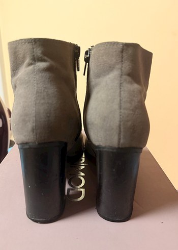 Gri Süet Dolgu Topuklu Kadın Bot - Görsel 3