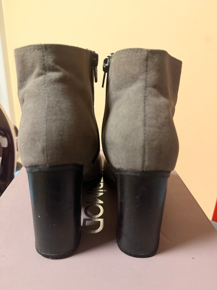 Gri Süet Dolgu Topuklu Kadın Bot - Görsel 3