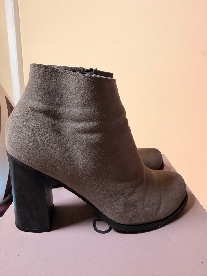 Gri Süet Dolgu Topuklu Kadın Bot - Görsel 2