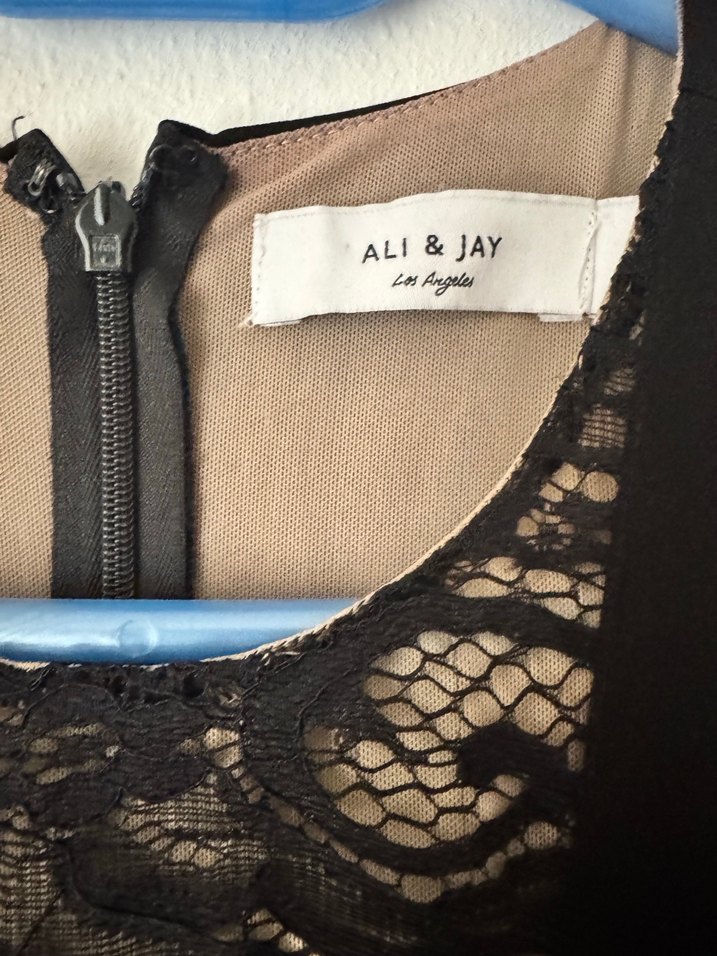 Siyah Dantel Detaylı Midi Abiye Elbise - Görsel 2