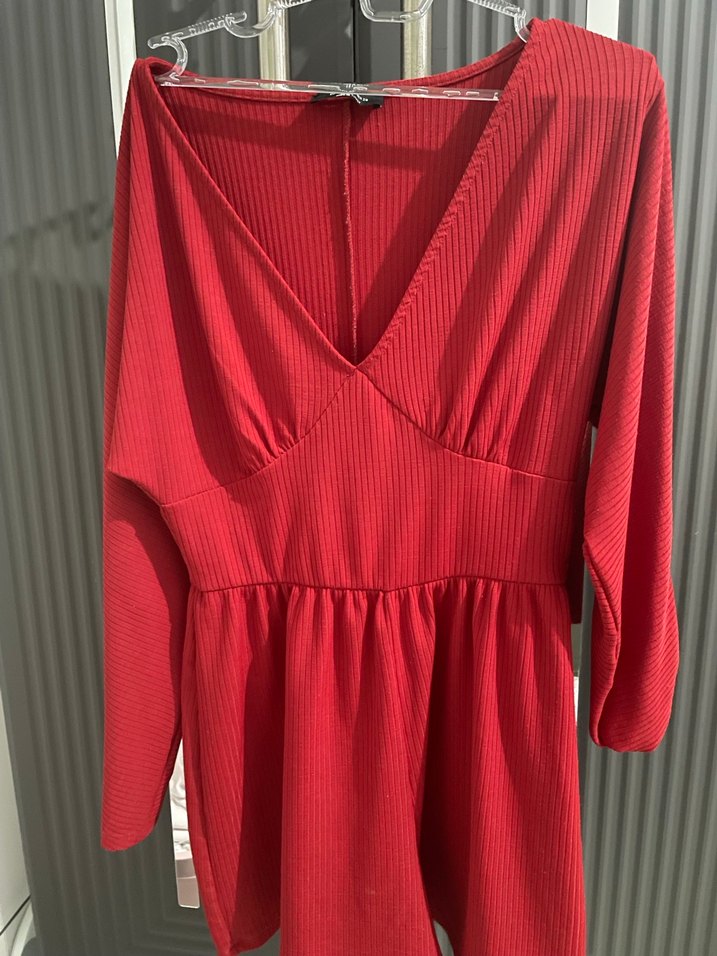 Kırmızı V Yakalı Pilili Kadın Tulum - Görsel 3